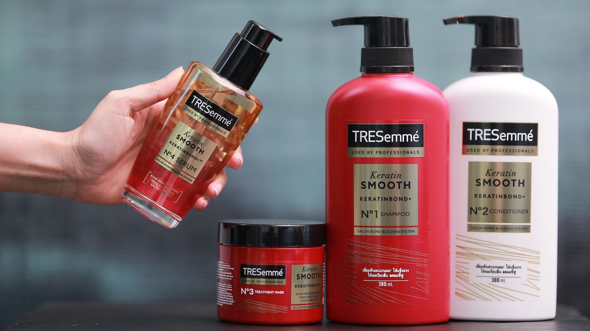 ผลิตภัณฑ์รุ่น TRESemmé Keratin Smooth BONDPLEX+