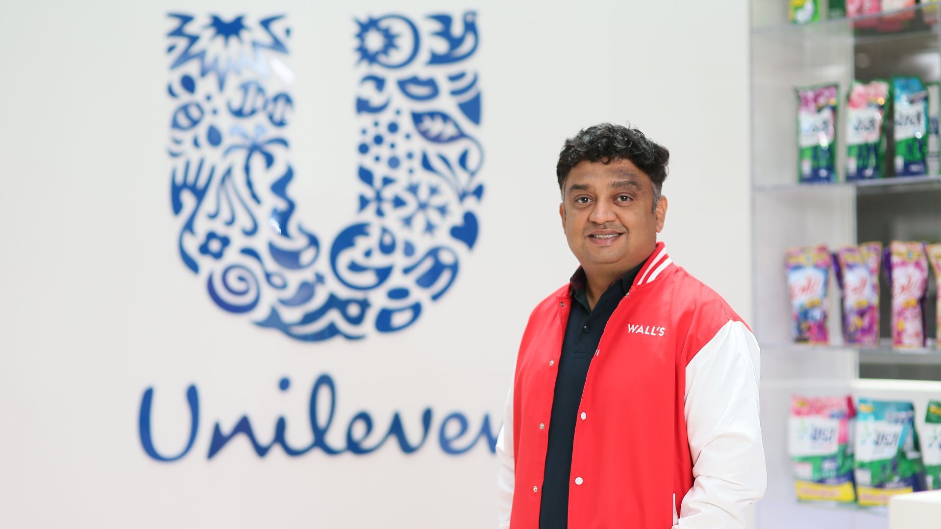 นายอะบิจิต ผู้อำนวยการธุรกิจไอศกรีมและกลุ่มผลิตภัณฑ์ใหม่ ภูมิภาคเอเชียตะวันออกเฉียงใต้