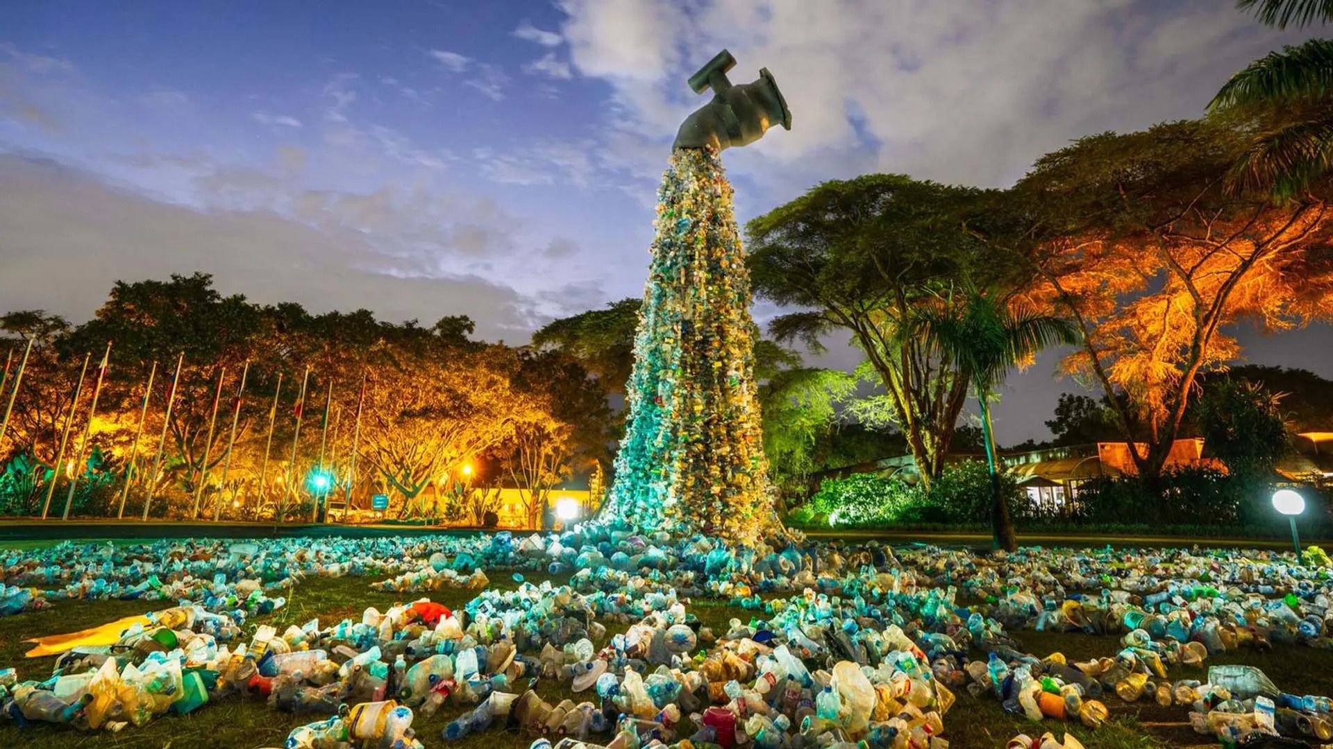 งานศิลปะกองขยะพลาสติก ผลงานโดย Benjamin Von Wong