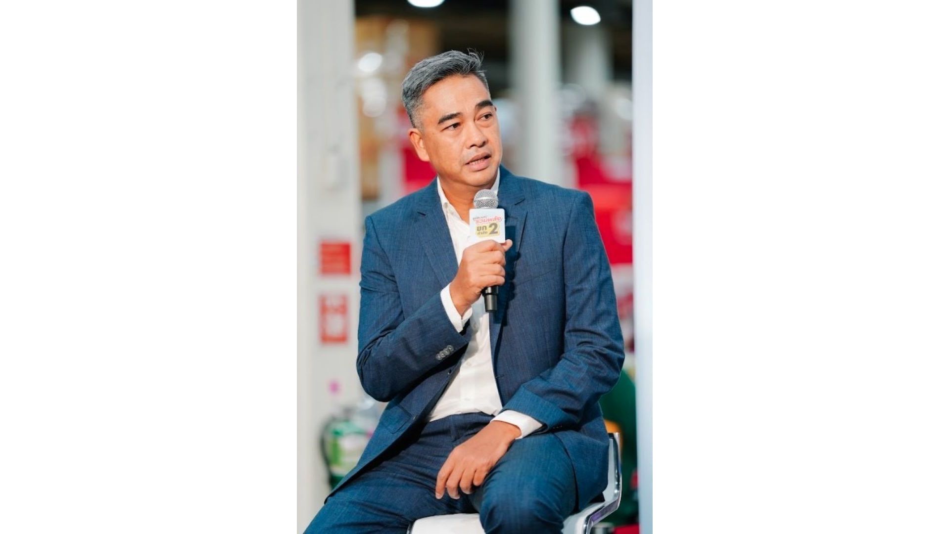 อภิชาติ ศาลิคุปต รองประธานกรรมการบริหารฝ่ายพัฒนาลูกค้า ยูนิลีเวอร์ ประเทศไทย กล่าวบนเวทีในงานรวมพลังยกระดับคุณภาพชีวิตอย่างยั่งยืน