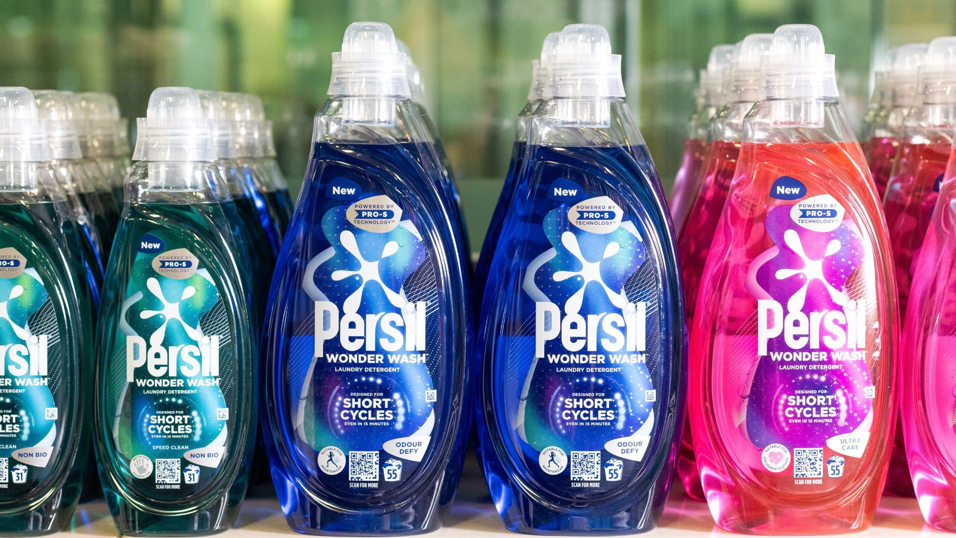 ผลิตภัณฑ์ขวด Persil Wonder Wash จากเครือบริษัทธุรกิจผลิตภัณฑ์ทำความสะอาดบ้านของยูนิลีเวอร์