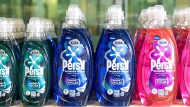 ผลิตภัณฑ์ขวด Persil Wonder Wash จากเครือบริษัทธุรกิจผลิตภัณฑ์ทำความสะอาดบ้านของยูนิลีเวอร์